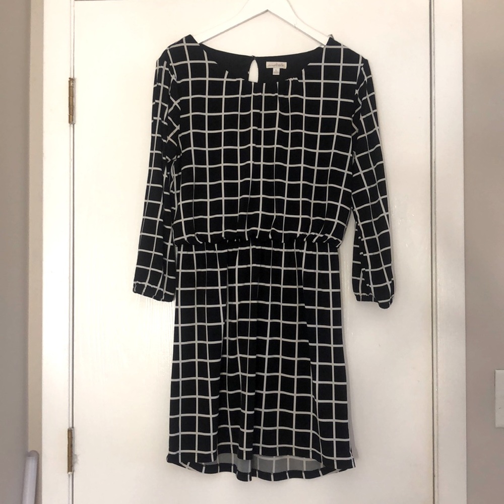 Patterned Dress w/ Slit Sleeves